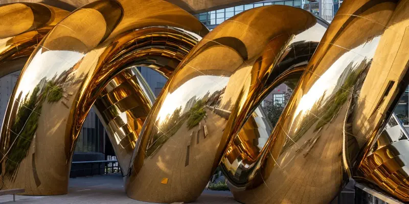 Bvlgari Serpenti Infinito New York Unveils auruBOROS on the High Line