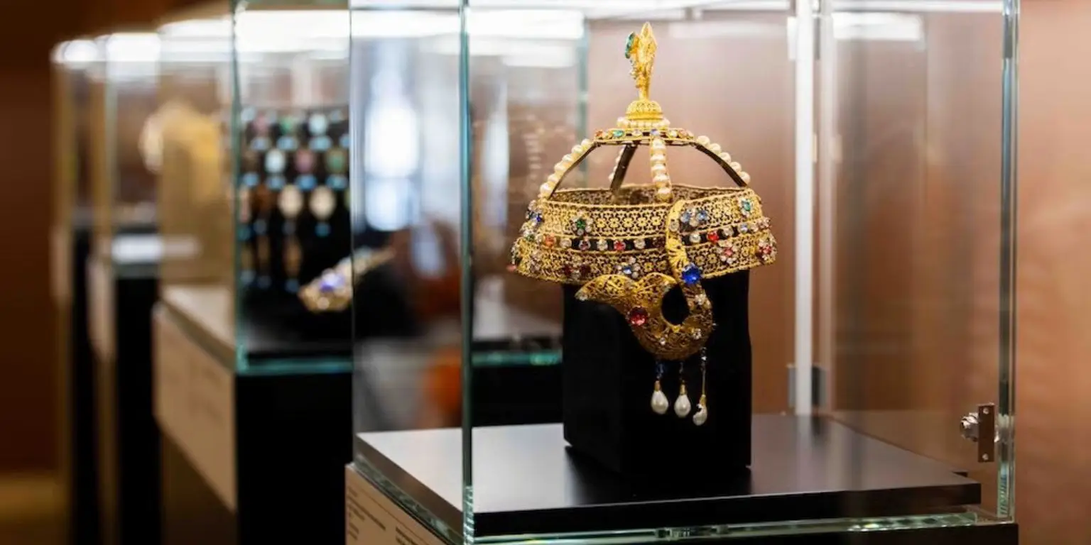 Divas and Jewels on Stage: When Maria Callas Wore Corbella. The Exhibition That Brings Opera Jewelry Back to Life