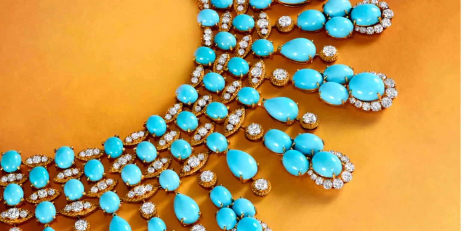 Van Cleef & Arpels Unveils An Exhibition of Dazzling Tapestry of Colors and Textures