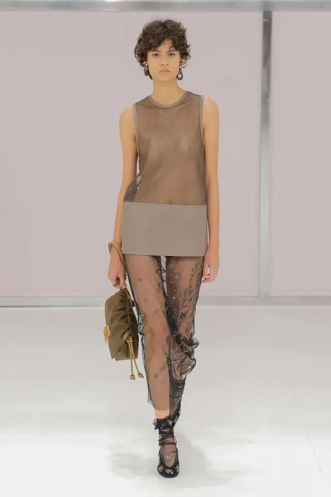 Fendi Spring/Summer 2025: Boudoir Spirit Meets Art Deco Elegance - A Dialogue Between Day and Evening Wear - Image 3