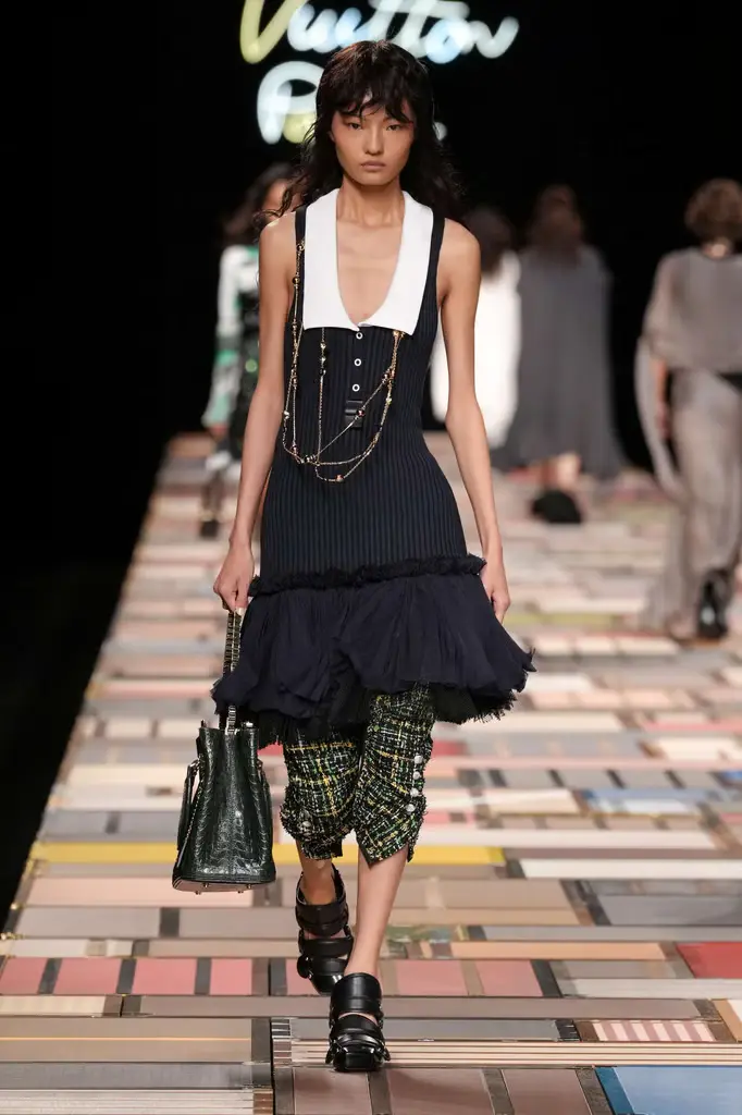 Spring/Summer 2025 Women’s Fashion Trends Unveiled on the Runway - ATHLETIC ALLURE - Image 4