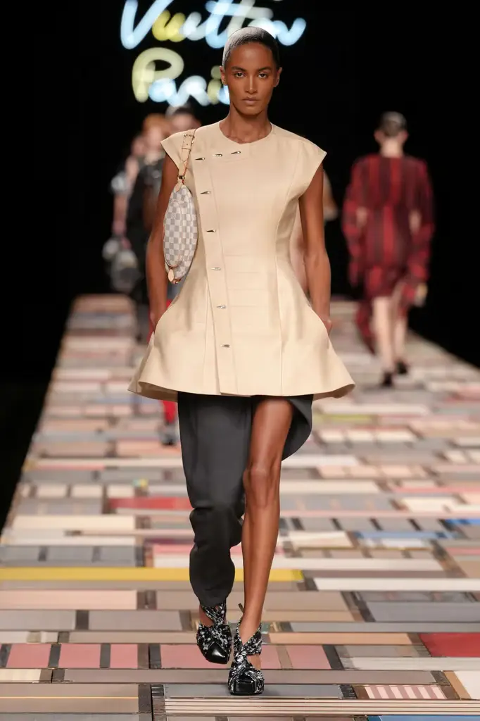 Spring/Summer 2025 Women’s Fashion Trends Unveiled on the Runway - ATHLETIC ALLURE - Image 3