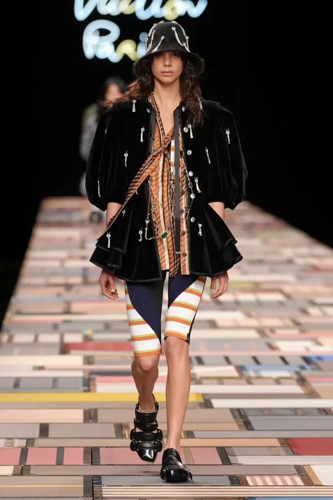 Spring/Summer 2025 Women’s Fashion Trends Unveiled on the Runway - ATHLETIC ALLURE - Image 2