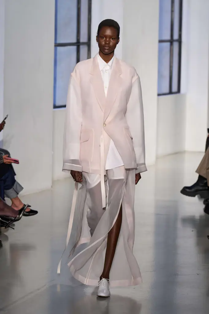 Spring/Summer 2025 Women’s Fashion Trends Unveiled on the Runway - ATHLETIC ALLURE - Image 8
