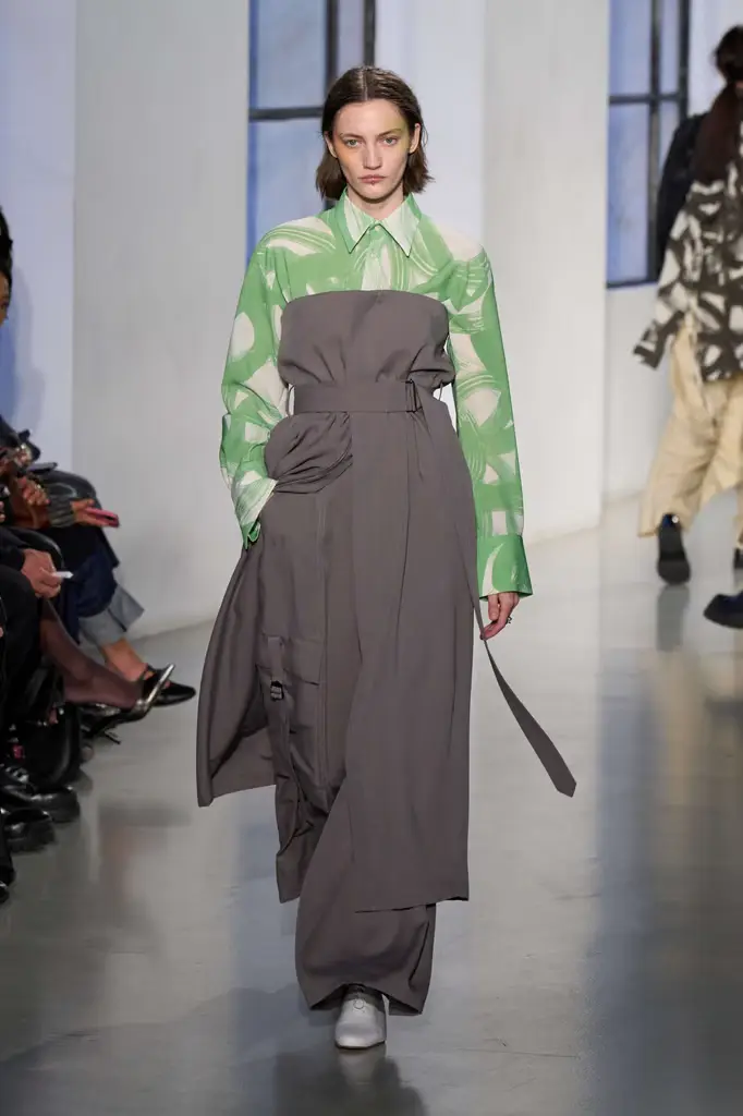 Spring/Summer 2025 Women’s Fashion Trends Unveiled on the Runway - ATHLETIC ALLURE - Image 7