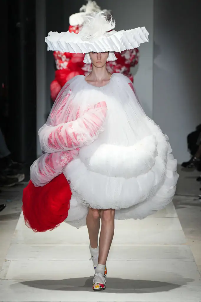 Why 2025 Is All About Unconventional Chic and Fearless Style - Asymmetry Reigns: Breaking All the Rules - Image 2