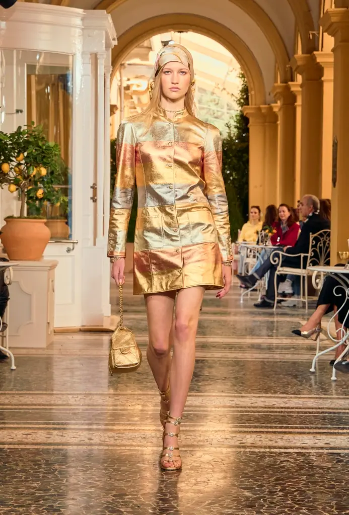 Chanel Cruise Collection 2025 Dazzles at Lake Como - Floral and Natural Inspiration - Image 5