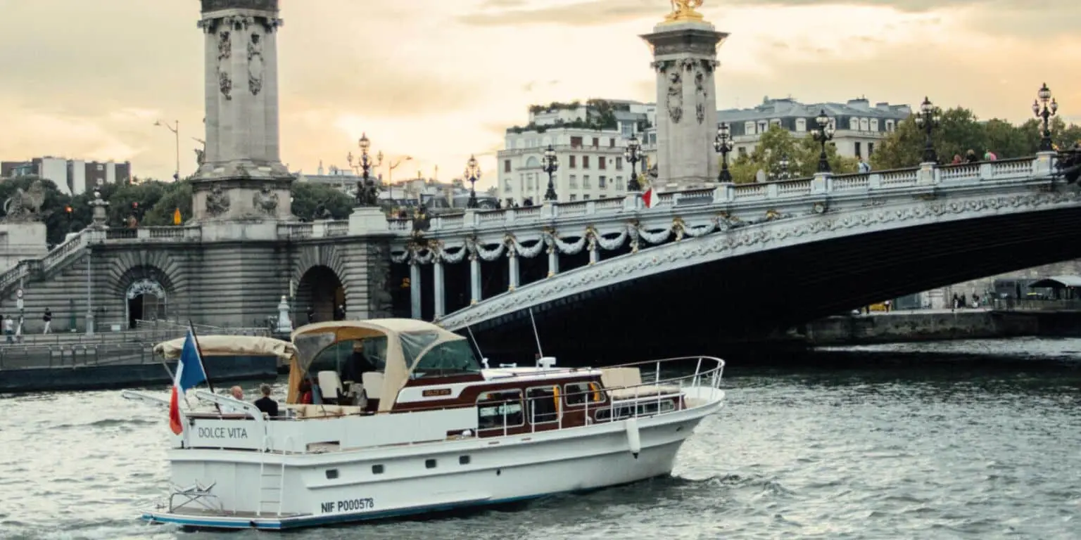 Luxury Seine Cruise and Caviar Tasting with L’Oiseau Blanc’s Two-Michelin-Starred Chef