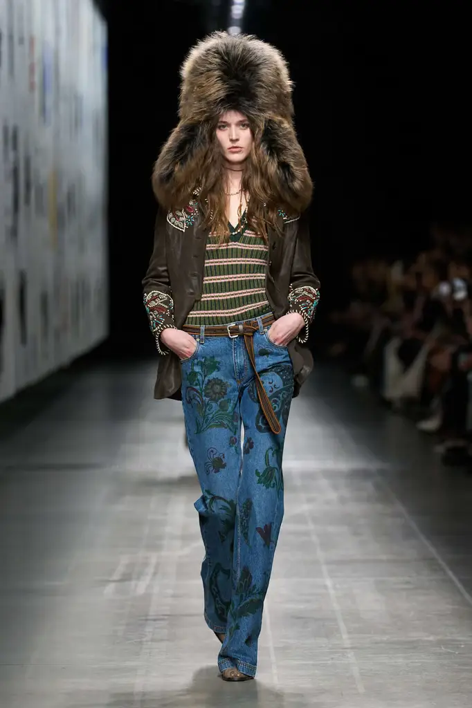 Etro Fall/Winter 2025/26: a Modern Goddess Reborn - Image 1