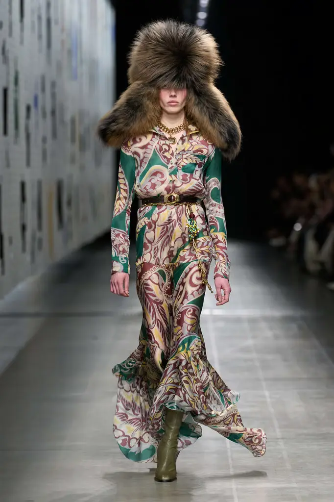 Etro Fall/Winter 2025/26: a Modern Goddess Reborn - Image 3