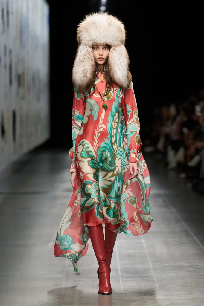 Etro Fall/Winter 2025/26: a Modern Goddess Reborn - Image 7