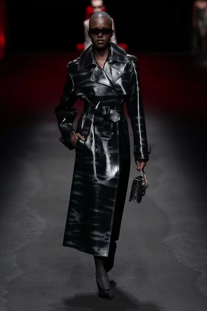 Milan Fashion Week: Roberto Cavalli Ready-to-Wear Fall/Winter 2025/26 - Fire, Metal, and Ancient Echoes - Image 12