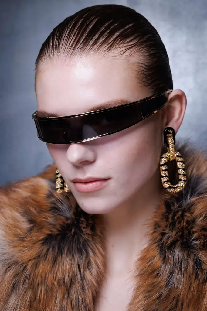 Milan Fashion Week: Roberto Cavalli Ready-to-Wear Fall/Winter 2025/26 - Fire, Metal, and Ancient Echoes - Image 15