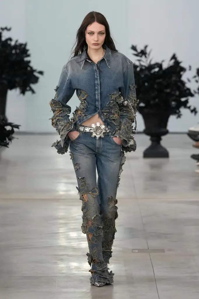 Blumarine Unleashes Dark Romance for its Fall/Winter 2025/26 - Seduction Wrapped in Armor - Image 5