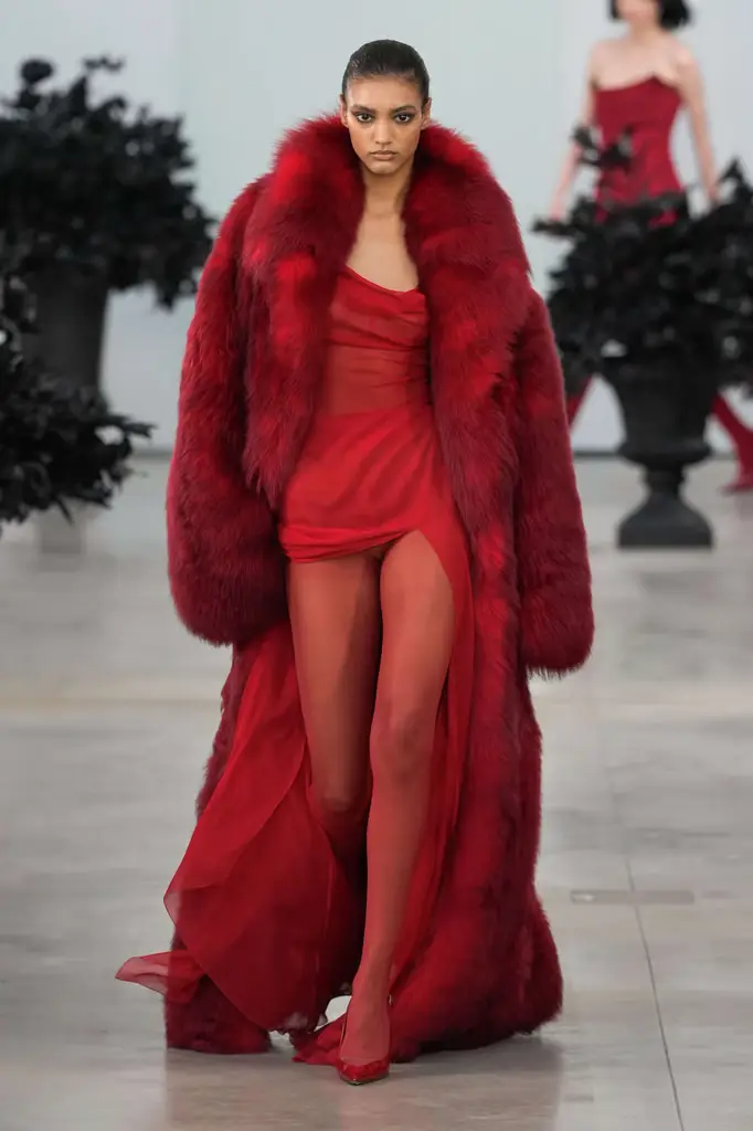 Blumarine Unleashes Dark Romance for its Fall/Winter 2025/26 - Image 2