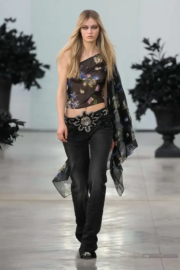 Blumarine Unleashes Dark Romance for its Fall/Winter 2025/26 - Seduction Wrapped in Armor - Image 6