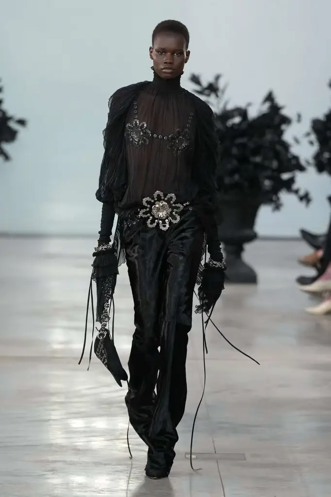 Blumarine Unleashes Dark Romance for its Fall/Winter 2025/26 - Seduction Wrapped in Armor - Image 7