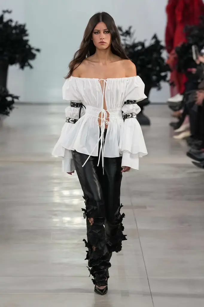 Blumarine Unleashes Dark Romance for its Fall/Winter 2025/26 - Image 4