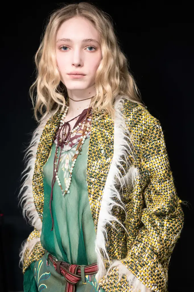 Etro Fall/Winter 2025/26: a Modern Goddess Reborn - Primal Elegance and Raw Textures - Image 12