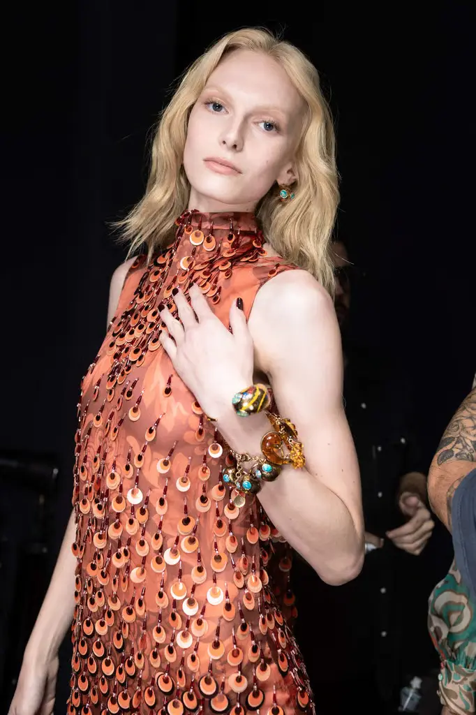 Etro Fall/Winter 2025/26: a Modern Goddess Reborn - Primal Elegance and Raw Textures - Image 13