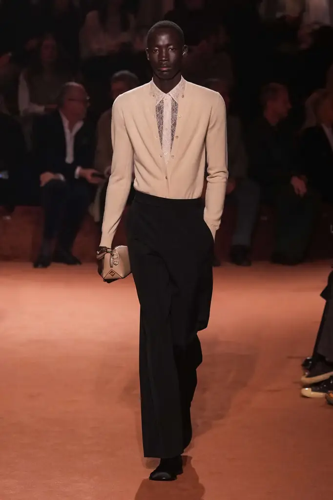 Fendi FW25 Celebrates 100 Years of Fashion with a Family-Led Show - Image 5
