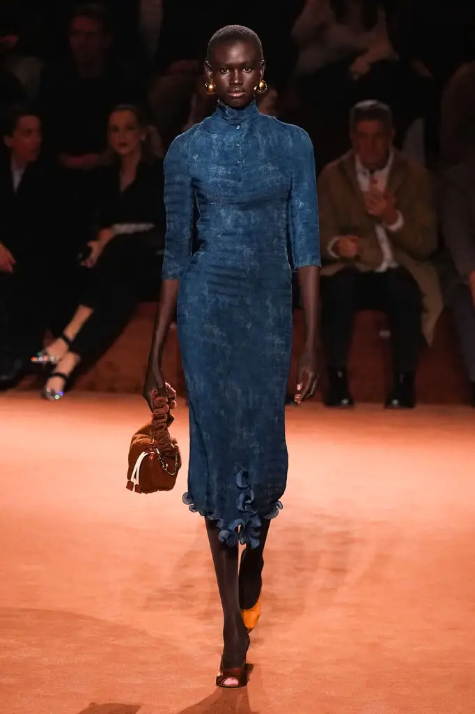 Fendi FW25 Celebrates 100 Years of Fashion with a Family-Led Show - Image 2