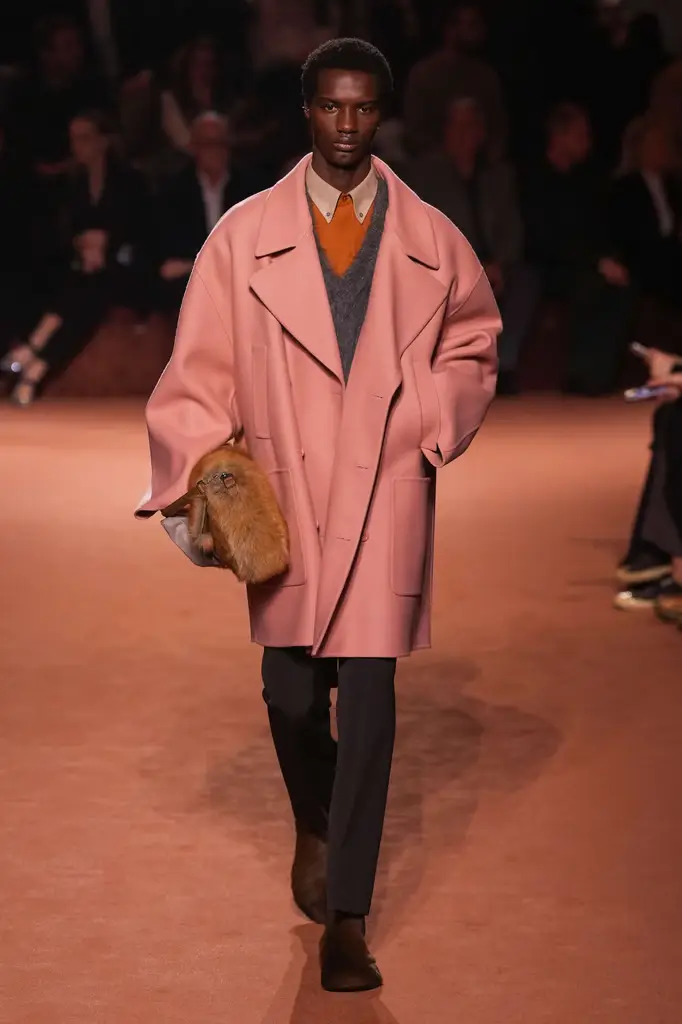 Fendi FW25 Celebrates 100 Years of Fashion with a Family-Led Show - Image 6