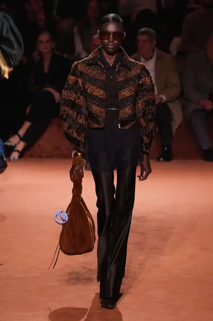 Fendi FW25 Celebrates 100 Years of Fashion with a Family-Led Show - Image 8