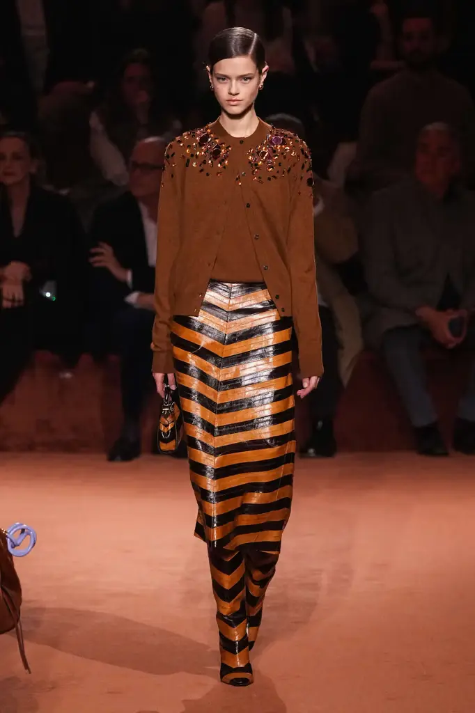 Fendi FW25 Celebrates 100 Years of Fashion with a Family-Led Show - The Power of Five: A Family Legacy - Image 14