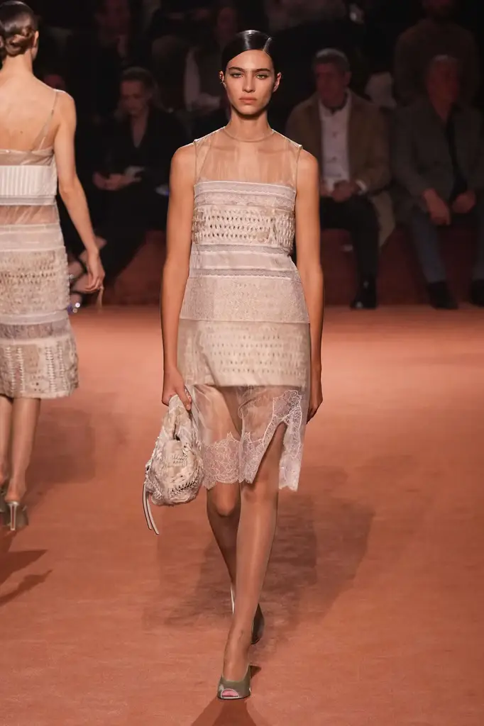 Fendi FW25 Celebrates 100 Years of Fashion with a Family-Led Show - The Power of Five: A Family Legacy - Image 10