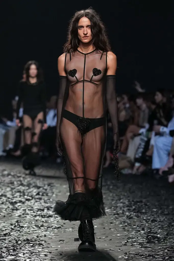Moschino Fall/Winter 2025/26: Chaos, Couture, and the Art of Reinvention - Moschino Turns Whimsy Into Rebellion - Image 18