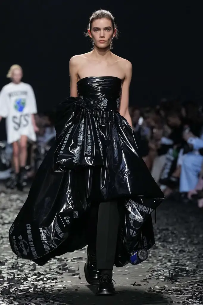 Moschino Fall/Winter 2025/26: Chaos, Couture, and the Art of Reinvention - Moschino Turns Whimsy Into Rebellion - Image 19