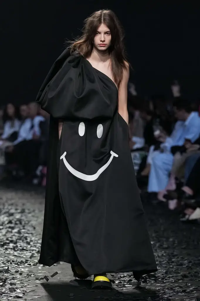 Moschino Fall/Winter 2025/26: Chaos, Couture, and the Art of Reinvention - Image 5