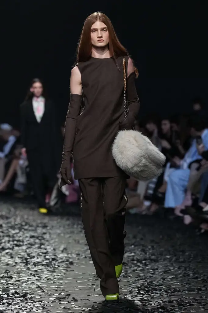 Moschino Fall/Winter 2025/26: Chaos, Couture, and the Art of Reinvention - Image 8