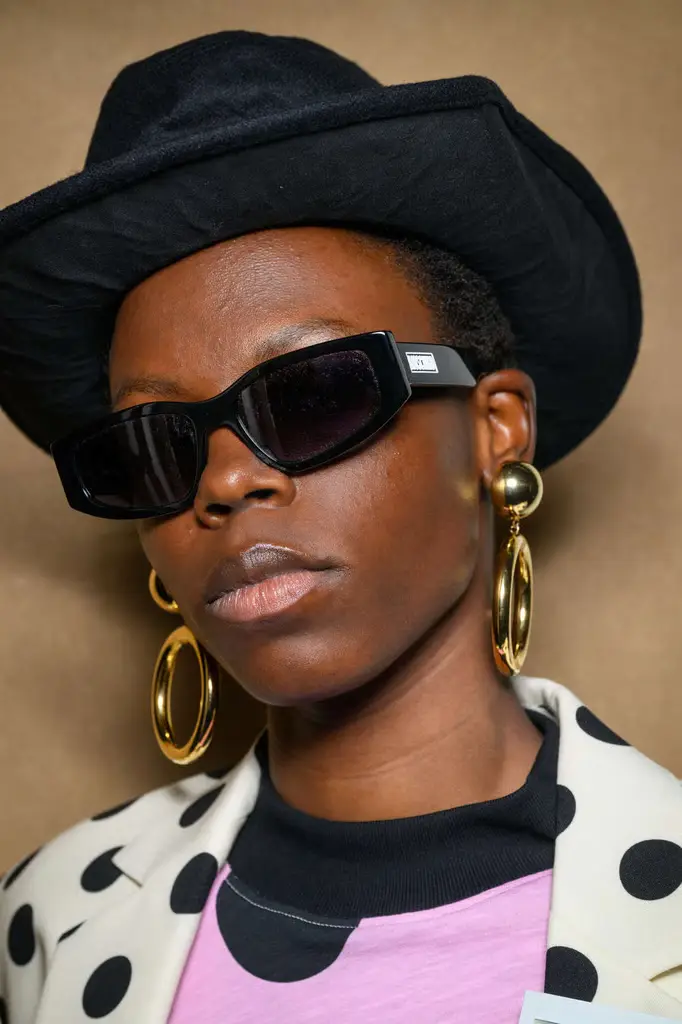 Moschino Fall/Winter 2025/26: Chaos, Couture, and the Art of Reinvention - Moschino Turns Whimsy Into Rebellion - Image 13