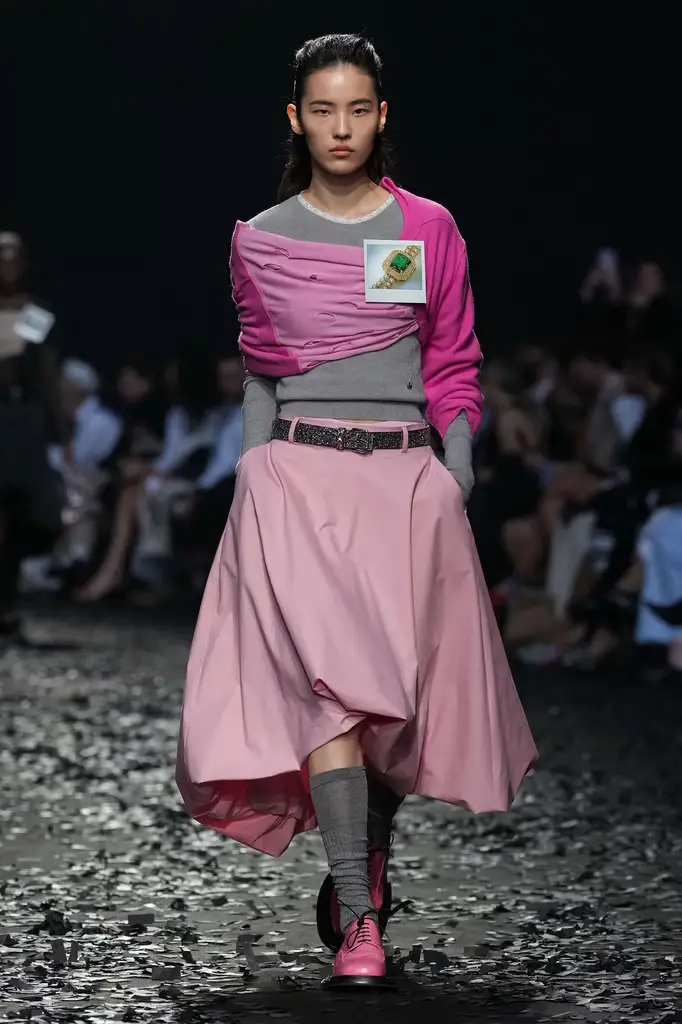 Moschino Fall/Winter 2025/26: Chaos, Couture, and the Art of Reinvention - Moschino Turns Whimsy Into Rebellion - Image 16