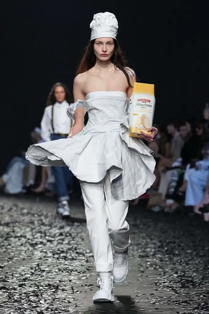 Moschino Fall/Winter 2025/26: Chaos, Couture, and the Art of Reinvention - Image 10