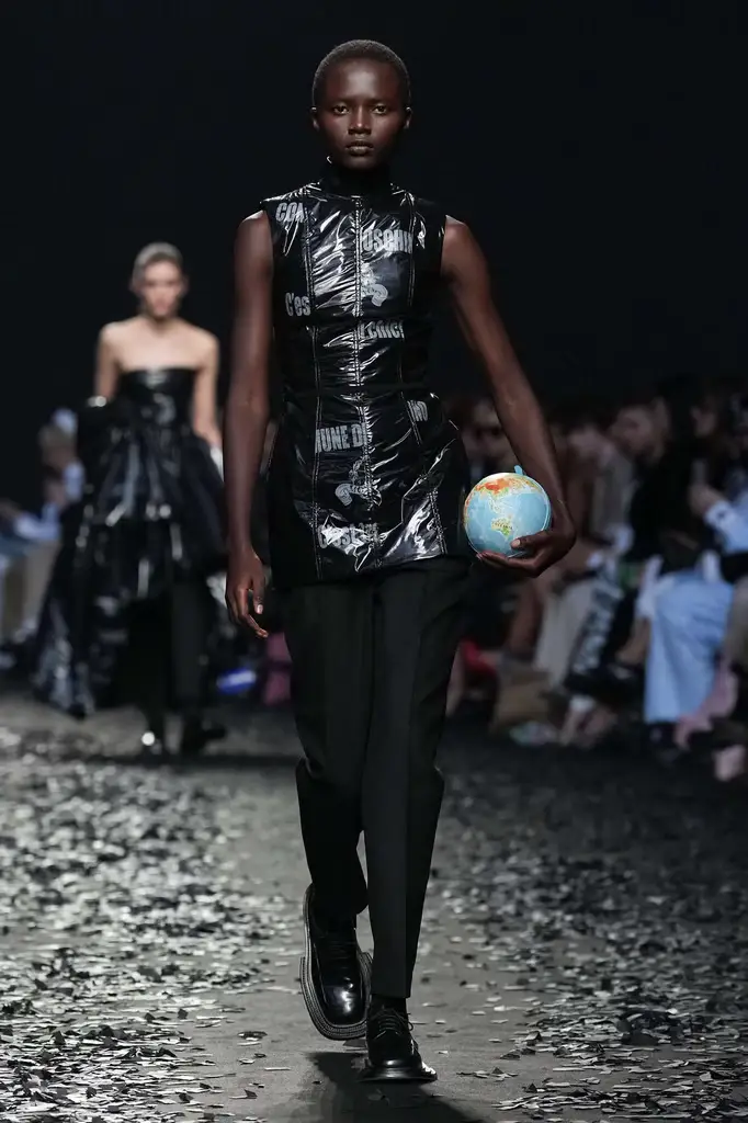 Moschino Fall/Winter 2025/26: Chaos, Couture, and the Art of Reinvention - Moschino Turns Whimsy Into Rebellion - Image 21