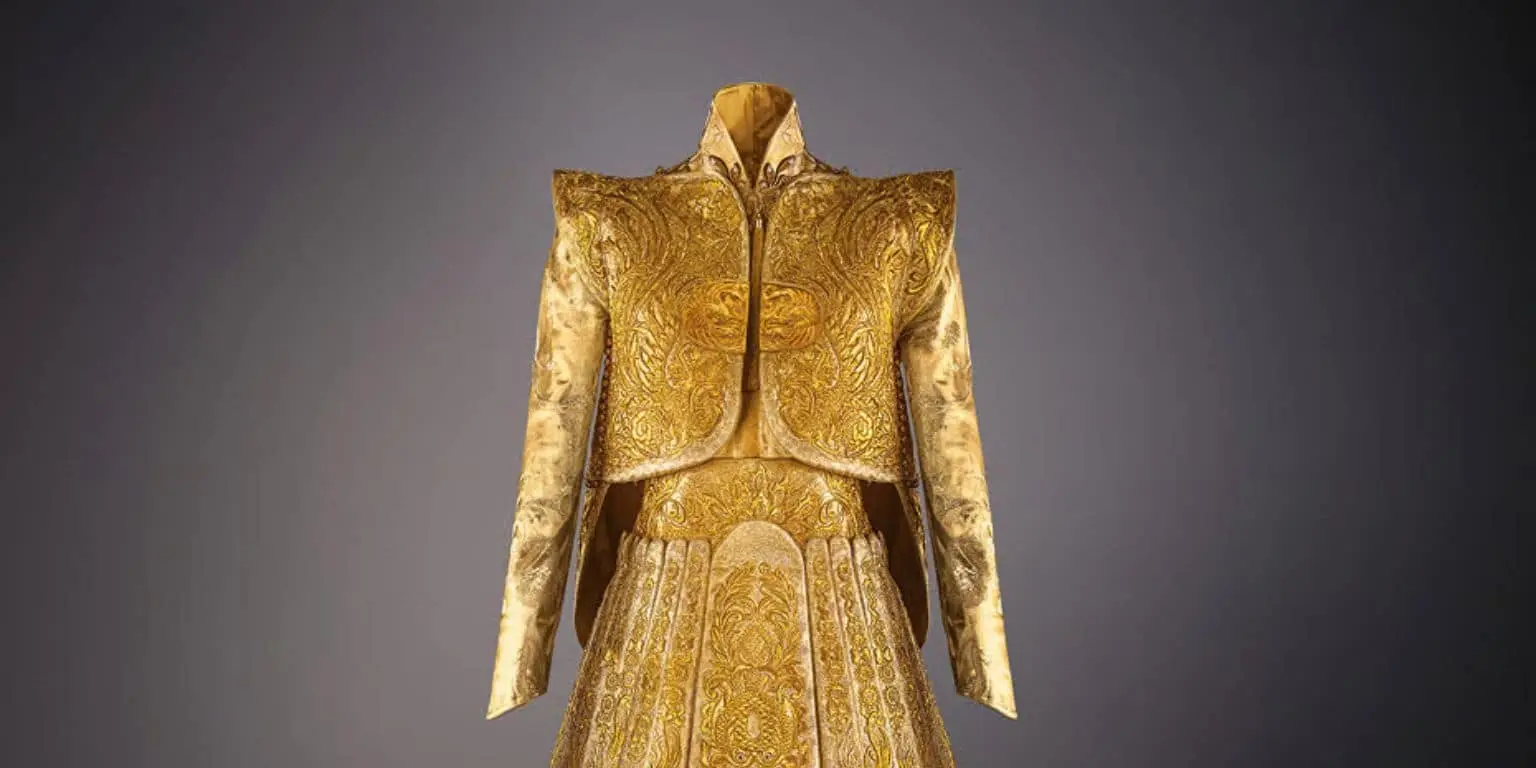 Musée du Quai Branly Exhibition Au fil de l'or, l'art de se vêtir de l'Orient au Soleil-Levant