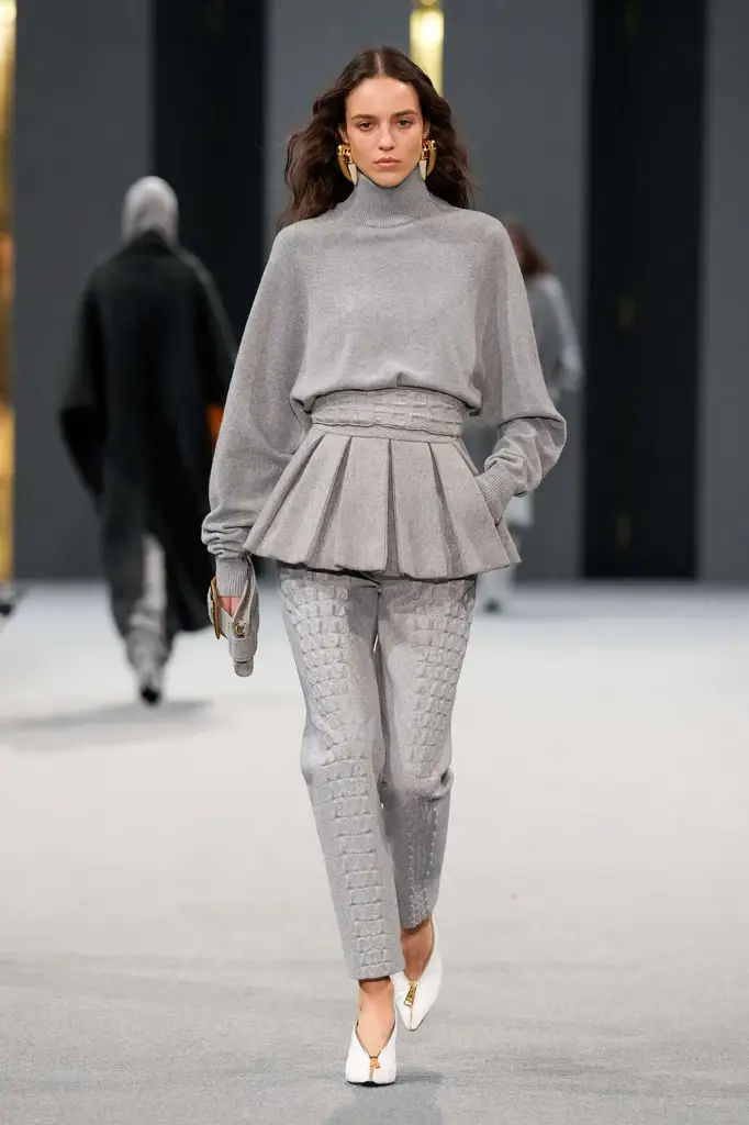 Balmain FW25: Cozy Chic With an Edge - Image 2