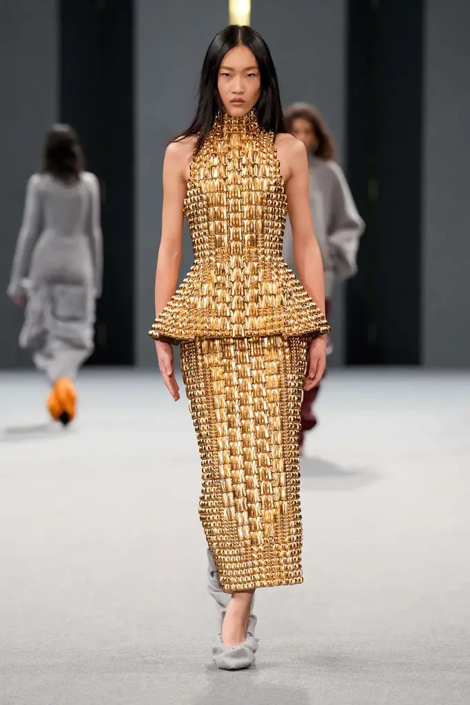 Balmain FW25: Cozy Chic With an Edge - Image 7