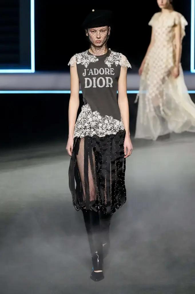 Dior FW25 RTW Brings Theatrical Tailoring to the Tuileries - A Theatrical Beginning - Image 17