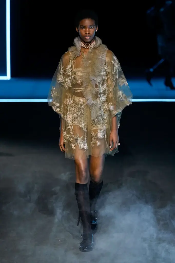Dior FW25 RTW Brings Theatrical Tailoring to the Tuileries - A Theatrical Beginning - Image 13