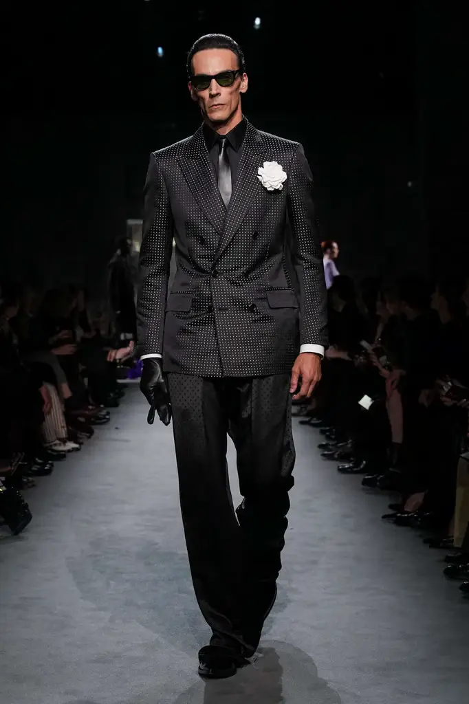 Tom Ford FW25: The Morning After, Wrapped in Desire - Disco Echoes and Razor-Sharp Tailoring - Image 16