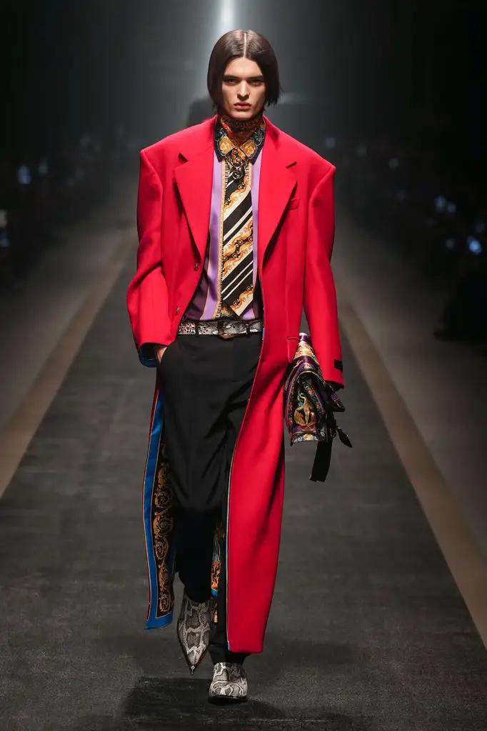 Versace Fall/Winter 2025/26: Baroque Power on the Tracks - Versace Menswear Inspired by Roman Art - Image 18