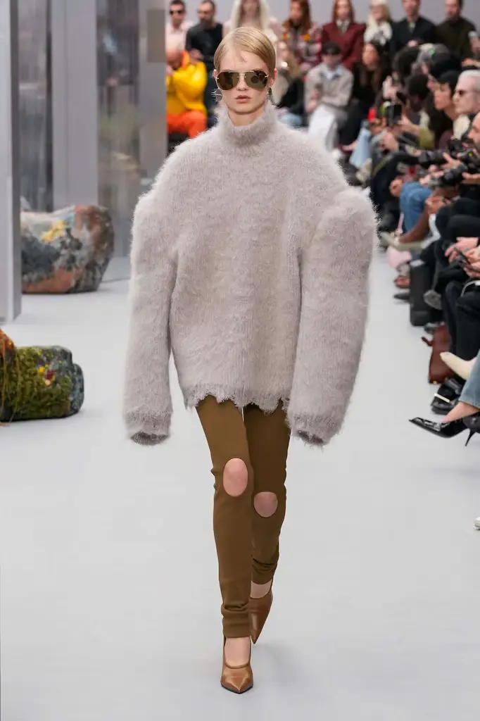 Acne Studios FW25 Walks the Line Between Nature and the City - Shapes in Flux - Image 11