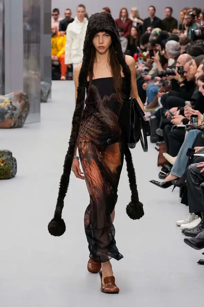 Acne Studios FW25 Walks the Line Between Nature and the City - Shapes in Flux - Image 12