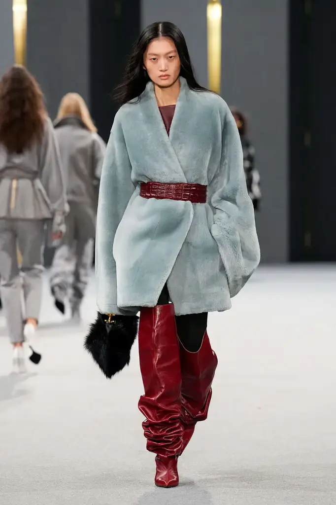 Balmain FW25: Cozy Chic With an Edge - Image 4