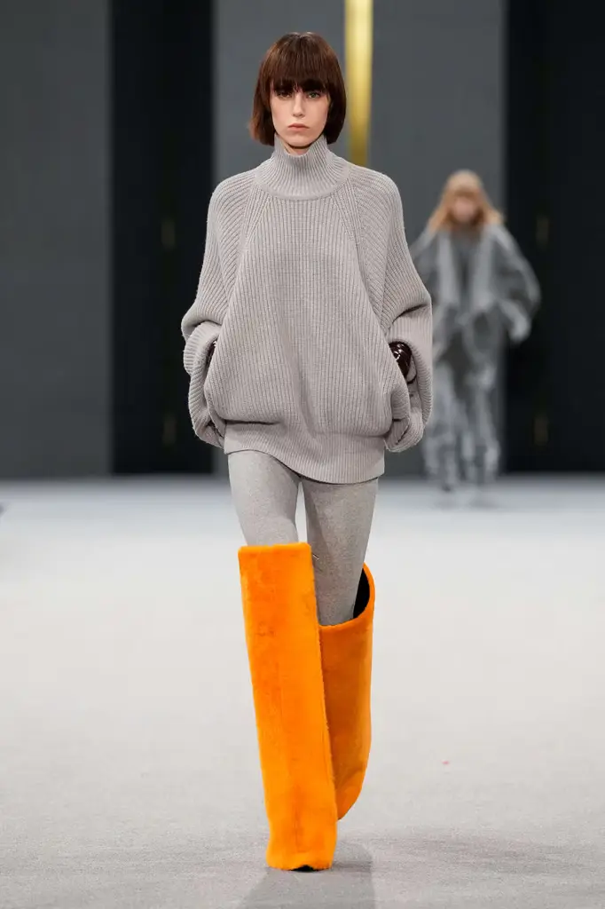 Balmain FW25: Cozy Chic With an Edge - Image 1