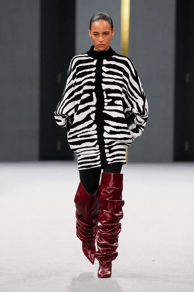 Balmain FW25: Cozy Chic With an Edge - Relaxed Yet Impactful - Image 11